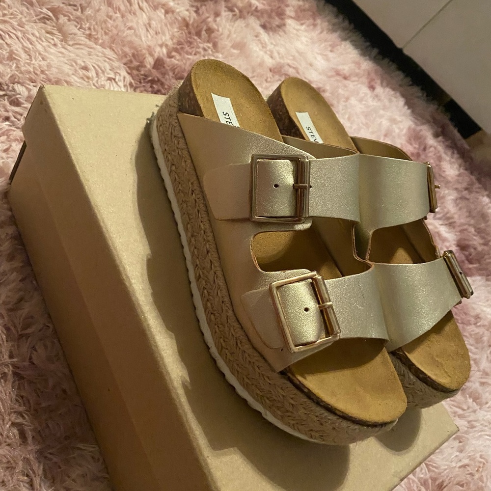 ⭐️Cute Steve Madden Buckle Shoes⭐️